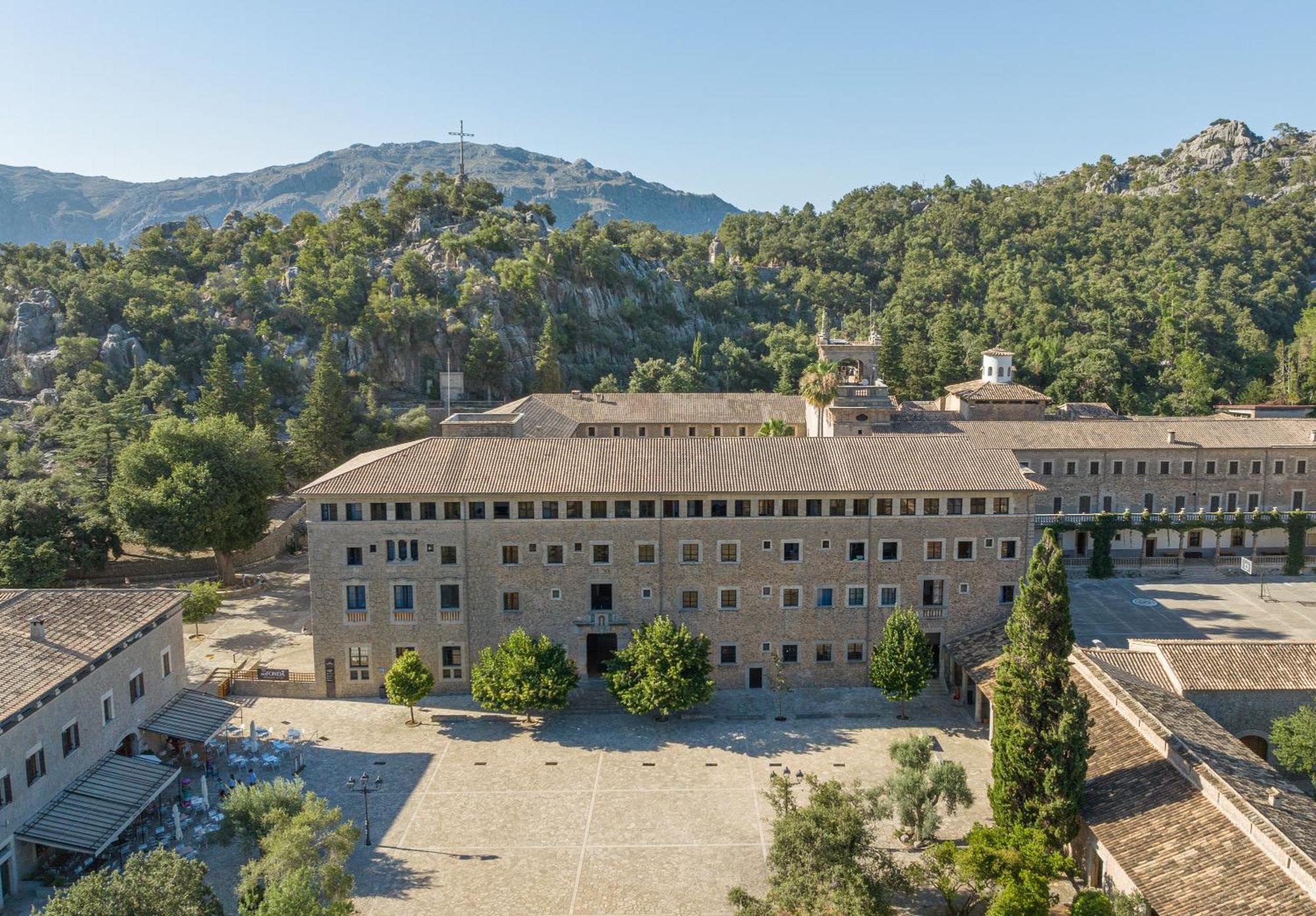 Santuari De 2* Santuari de Santa Maria de Lluc