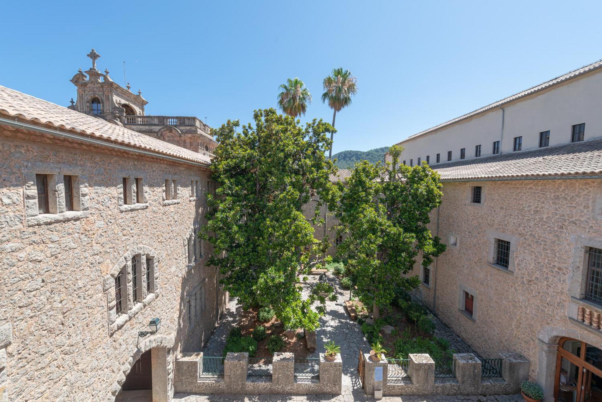 Guest house Santuari De 2*